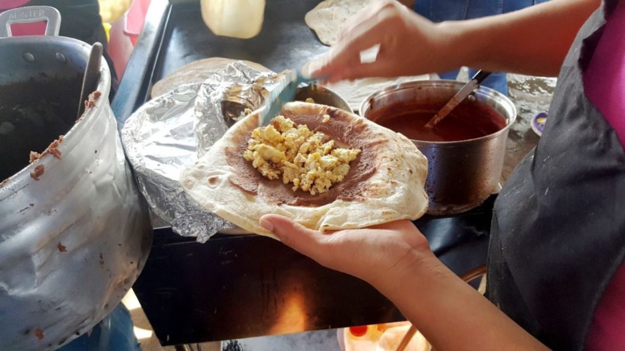 Dos lempiras podría aumentar el precio de las baleadas por incremento de frijoles
