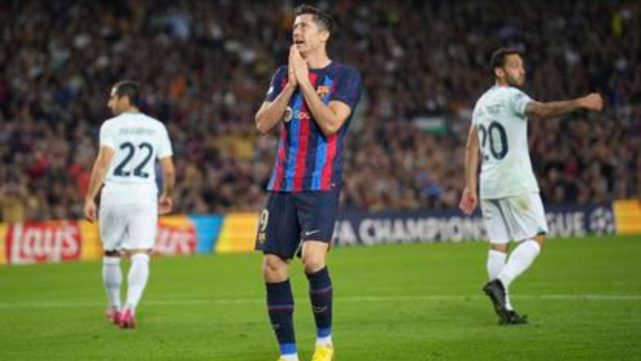 Lewandowski evita la eliminación del Barça en un partido loco