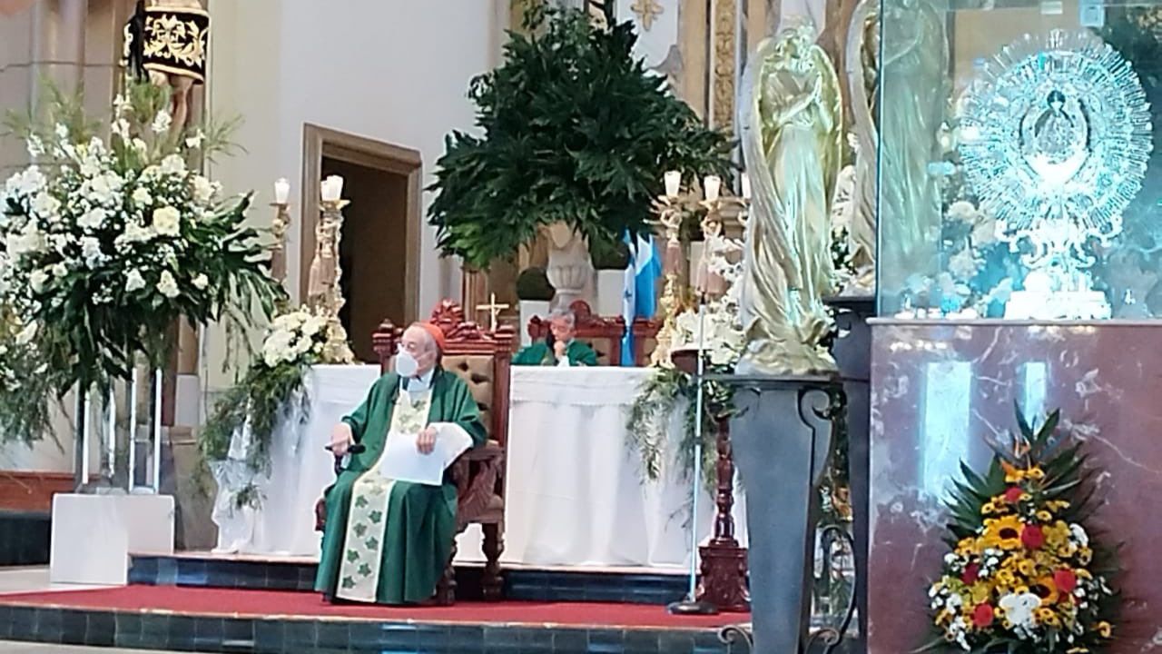 Cardenal Rodríguez tilda de 'gravísimo' que las autoridades abusen de inmigrantes