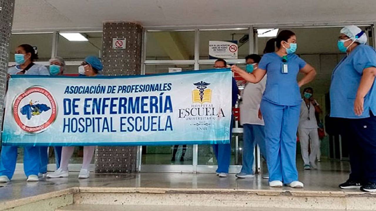 Enfermeras profesionales y empleados del Mario Mendoza a asambleas informativas