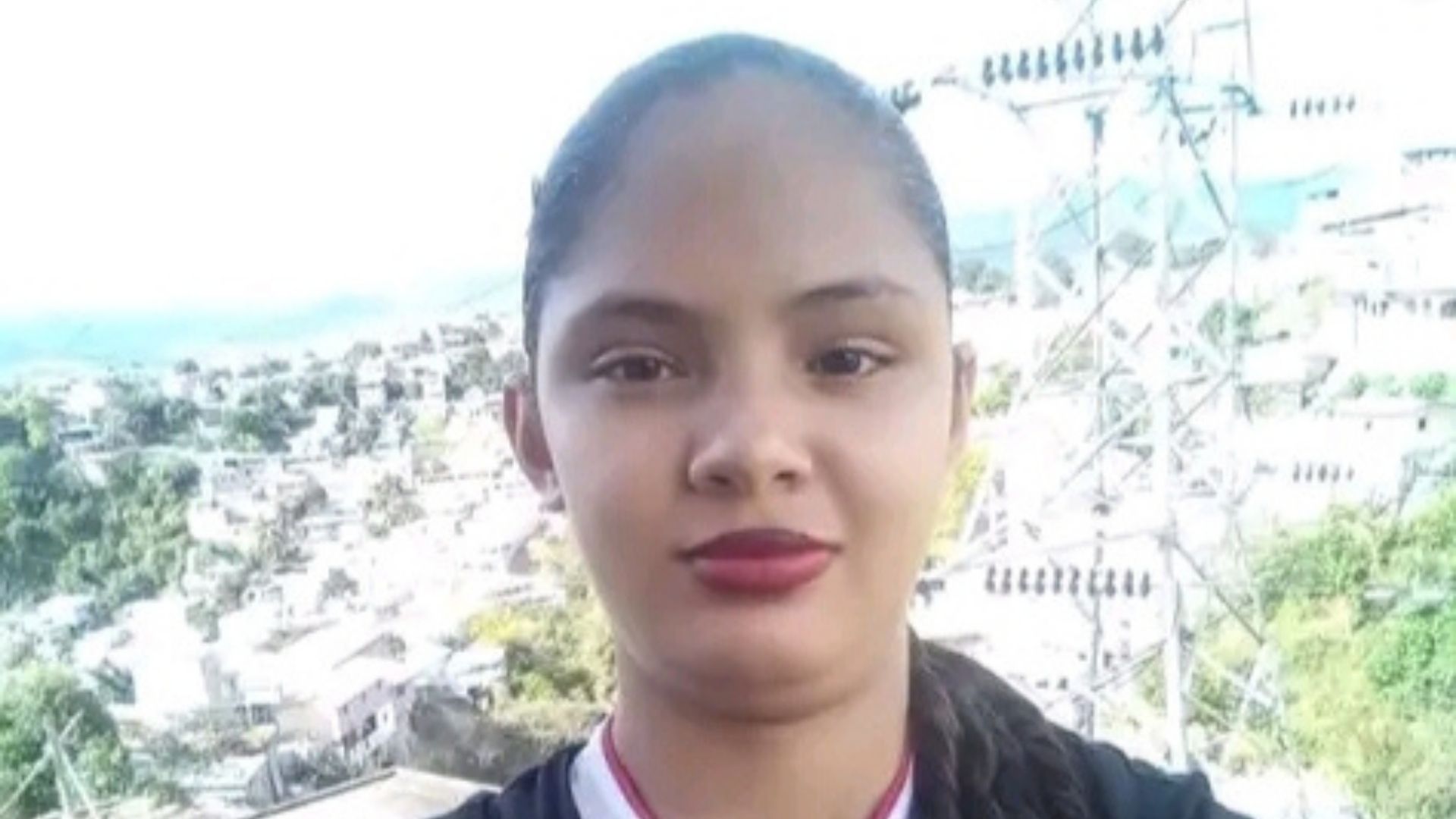 ¡Dantesco! Atada y con el rostro desfigurado hallan a joven debajo de un puente en Comayagüela