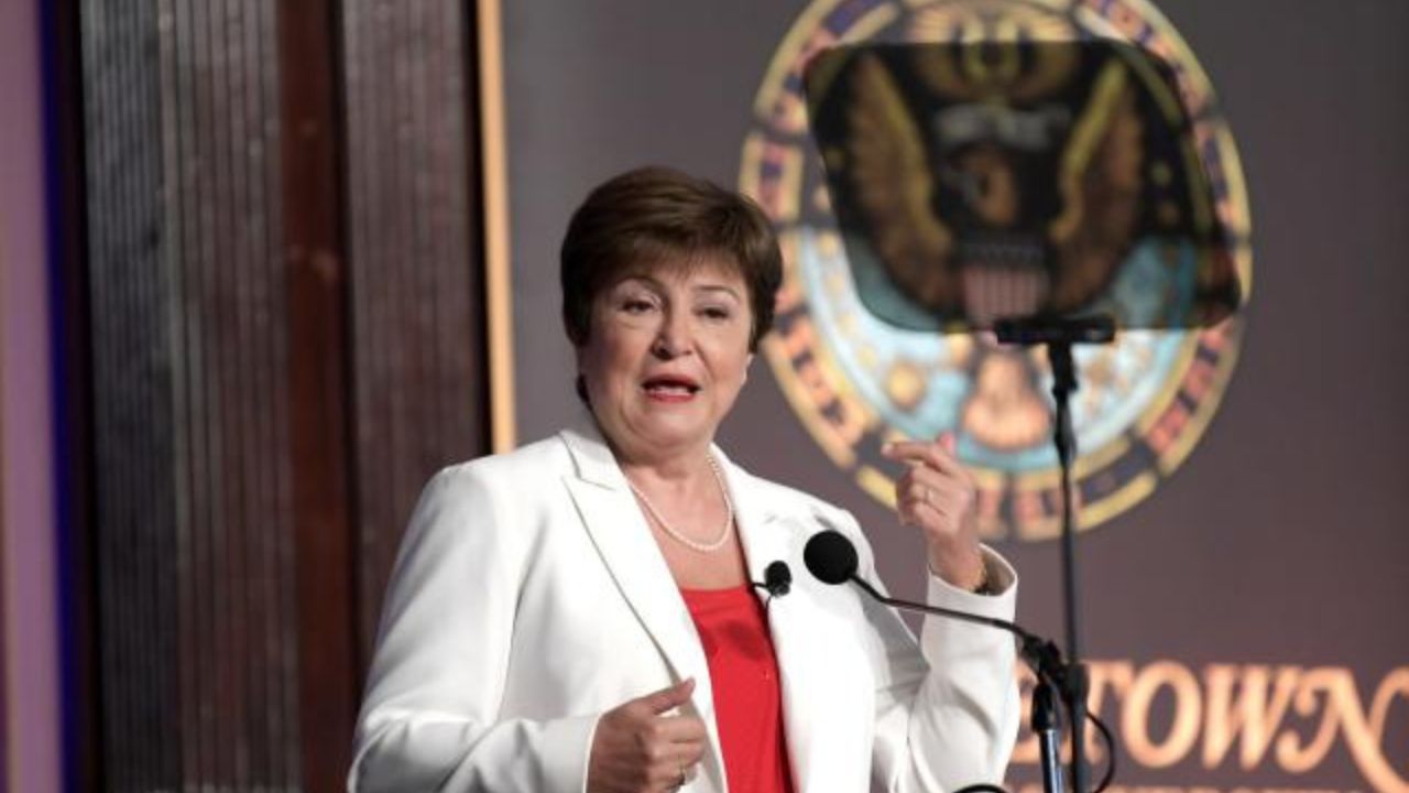 Georgieva advierte de que 'ha subido' el riesgo de una recesión mundial