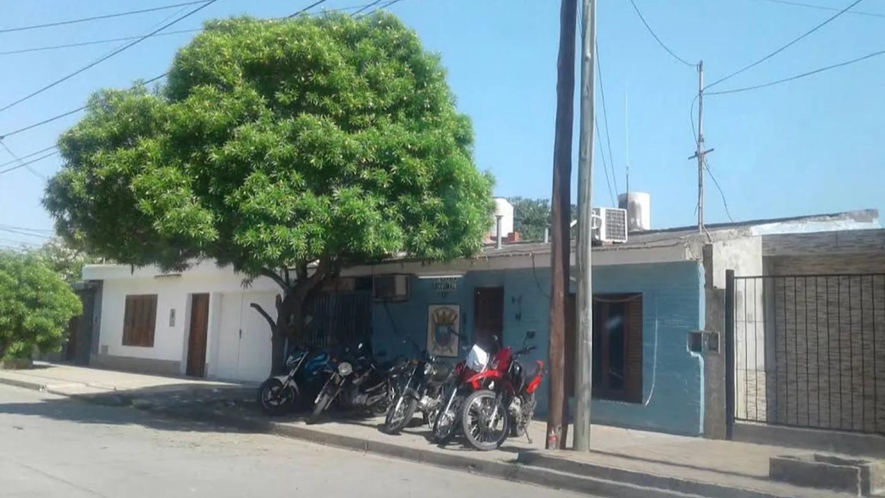'Me persiguen los demonios'; Hombre se golpeó la cabeza contra el piso y murió