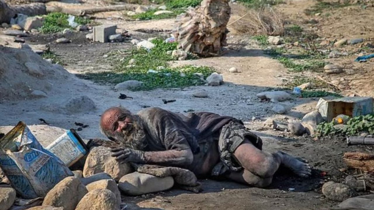 A los 94 años murió 'el hombre más sucio del mundo'; tenía 50 años de no bañarse