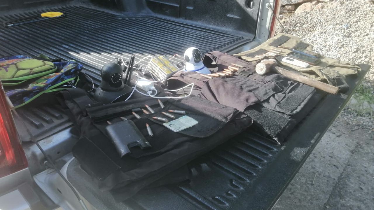 Cámaras de seguridad y chalecos antibalas fueron encontrados en una 'casa loca' en la colonia Villa Nueva de Tegucigalpa