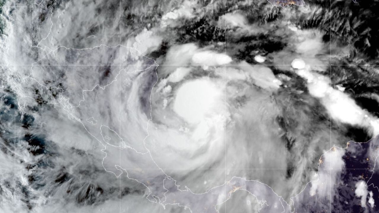 Julia ya es huracán, según el Centro Nacional de Huracanes