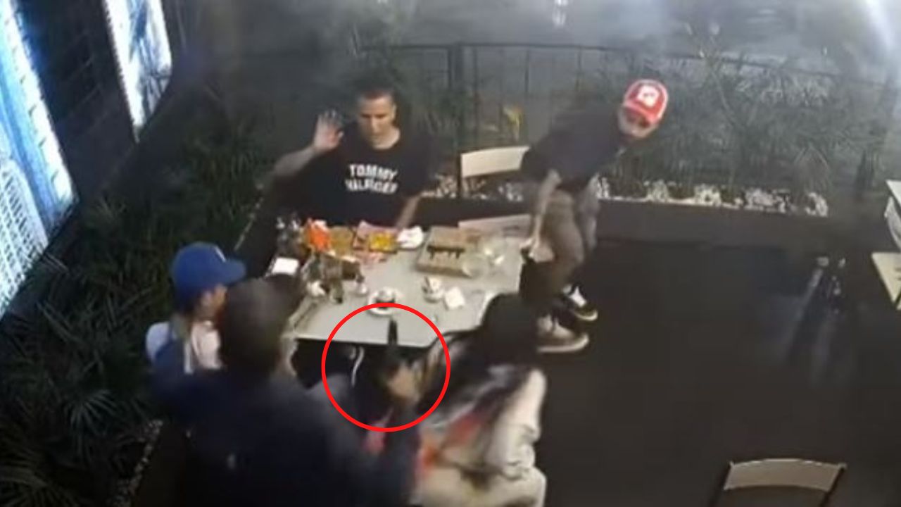 Ladrón roba en menos de 10 segundos a tres clientes de un restaurante, todo quedó grabado