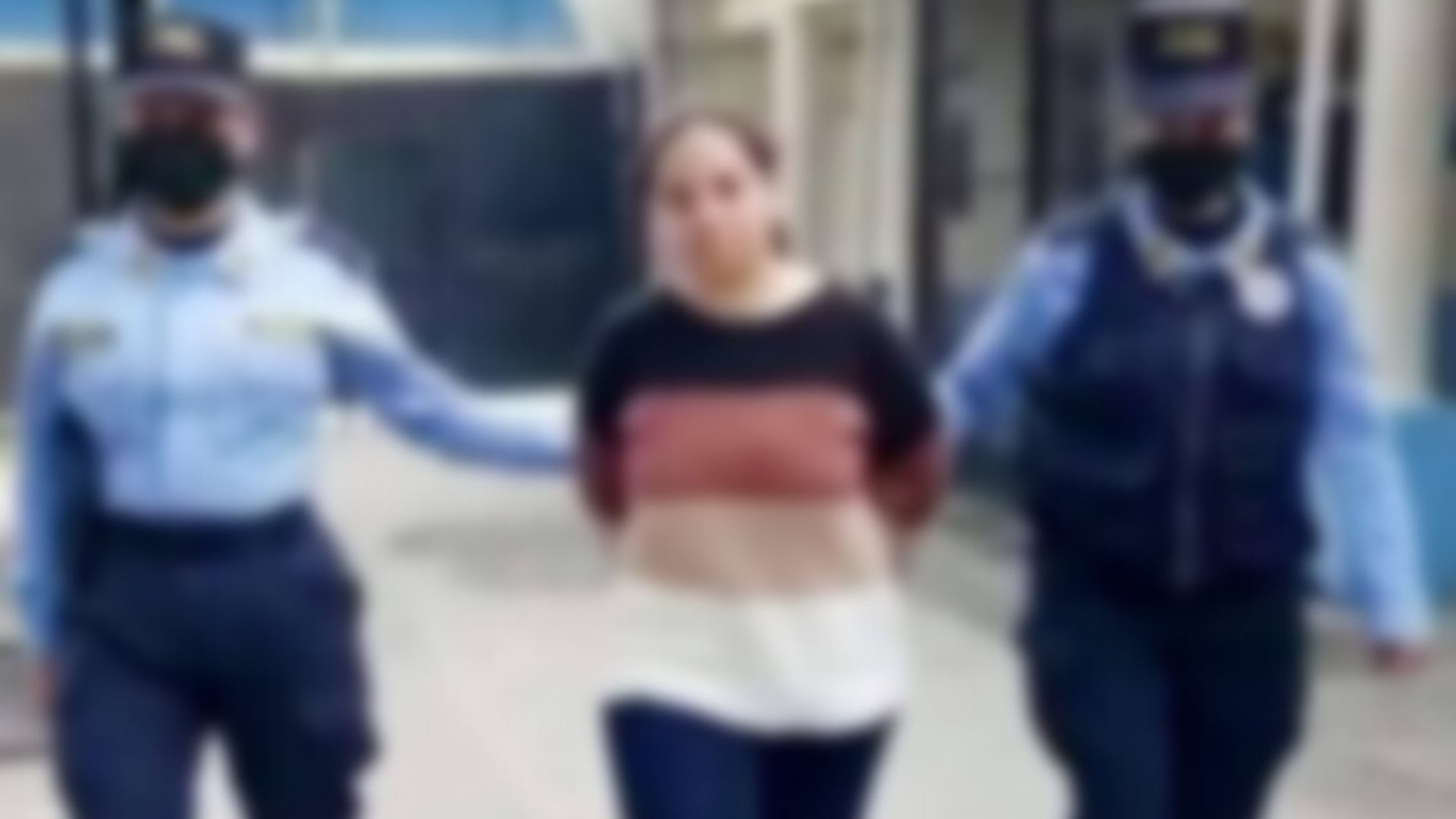 Dejan libre a farmacéutica detenida en aeropuerto de San Pedro Sula por transportar dulces y té a base de coca