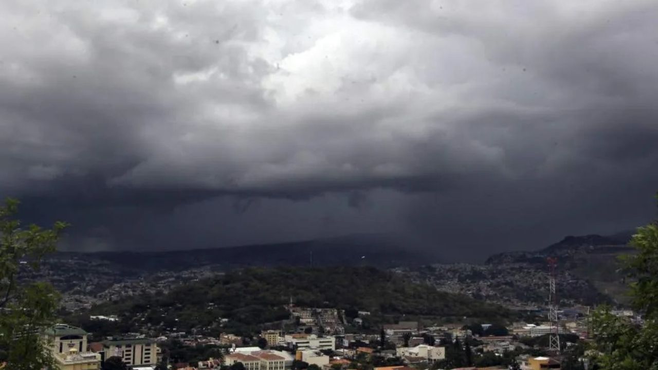 Esta advertencia hace Copeco a vacacionistas de Feriado Morazánico por ingreso de ciclón tropical