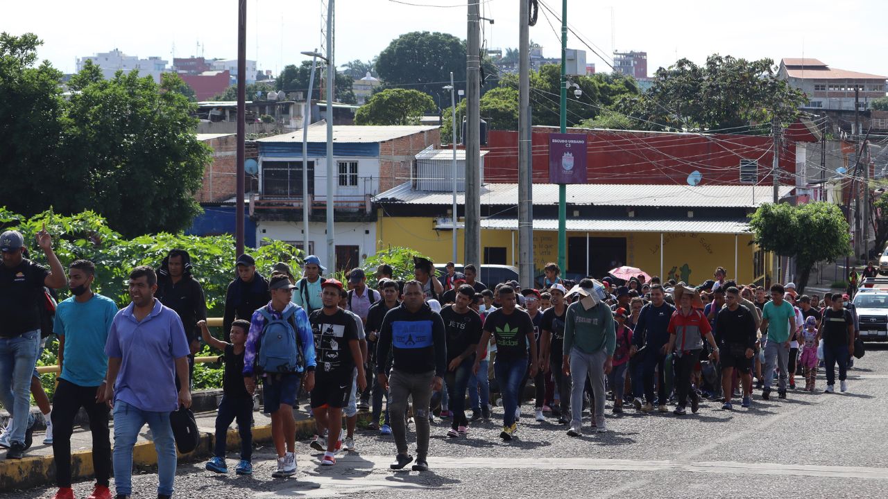 Guatemala detiene a 350 migrantes irregulares para expulsarlos hacia Honduras