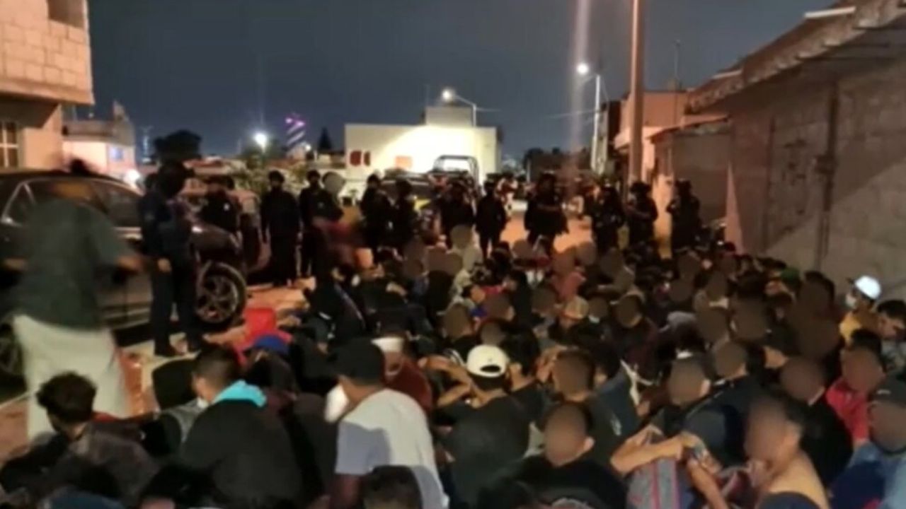 Hallan a 21 hondureños entre los 223 migrantes hacinados sin luz ni ventilación en vivienda mexicana