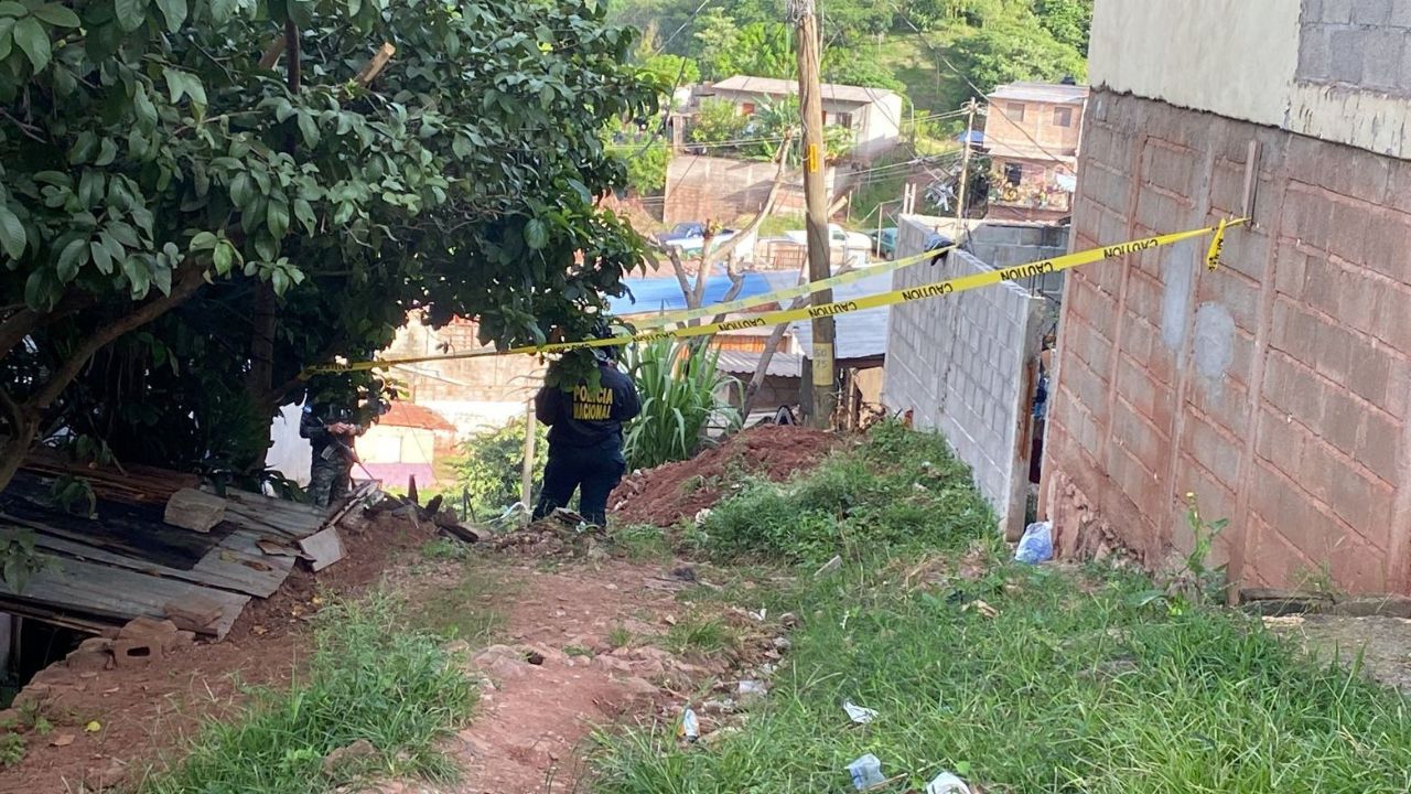 Hallan a hondureña de 19 años muerta en su vivienda, deja una niña de 3 años