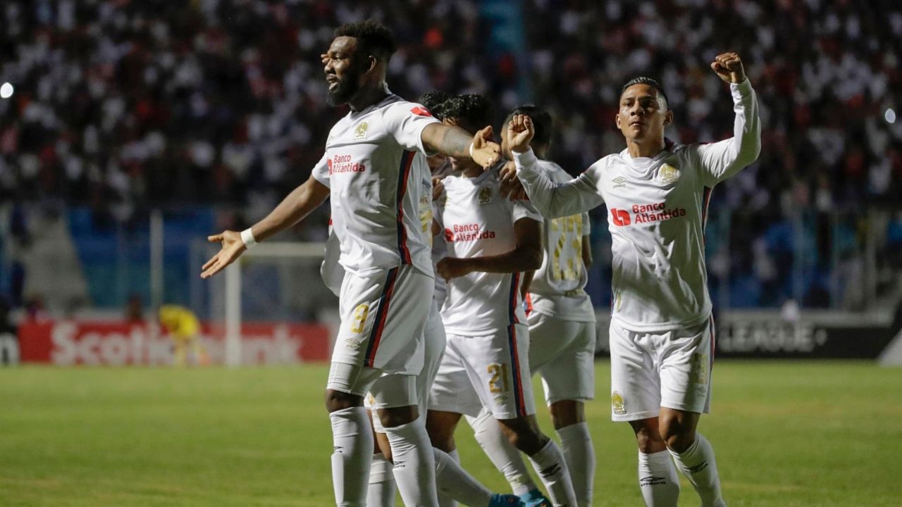 Olimpia derrota al Alajuelense y toma una leve ventaja en la ida de la final de la Liga Concacaf