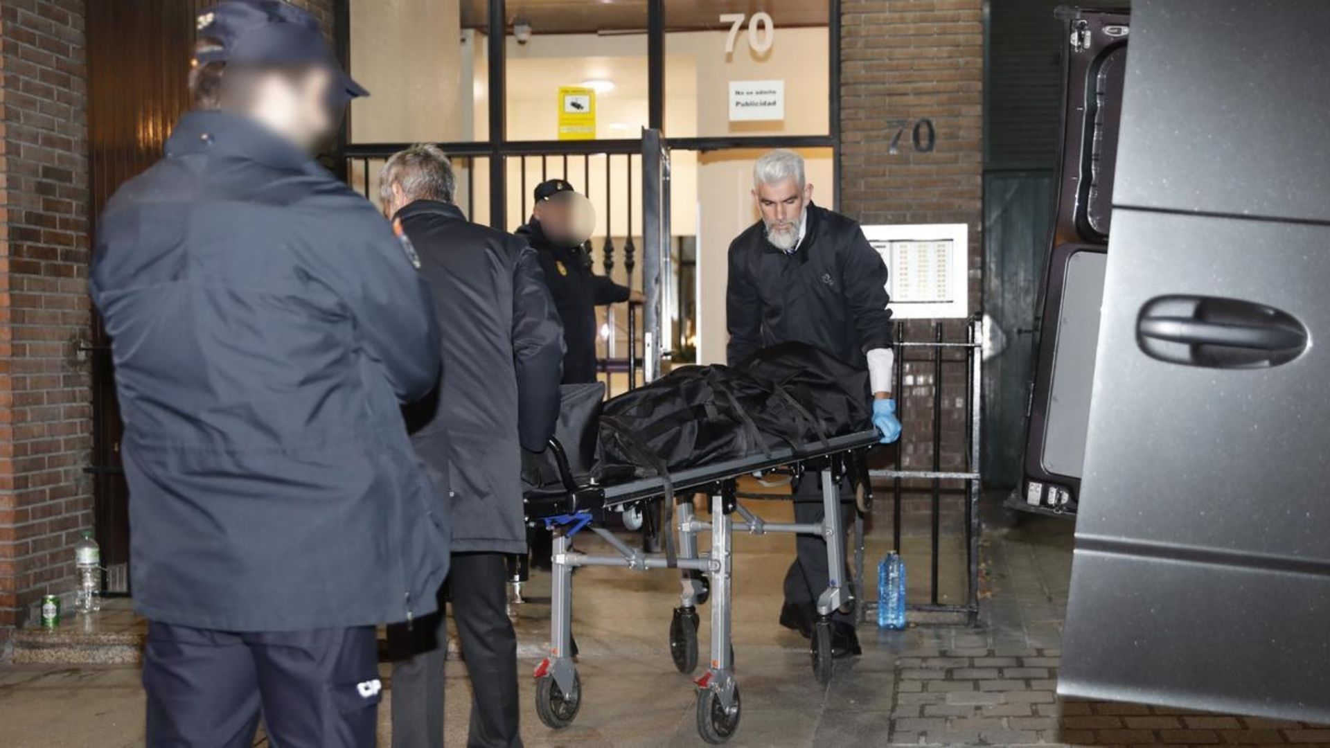 Un sexagenario español mató a puñaladas a su vecina y mientras confesaba el crimen disfrutaba la sangre en sus dedos