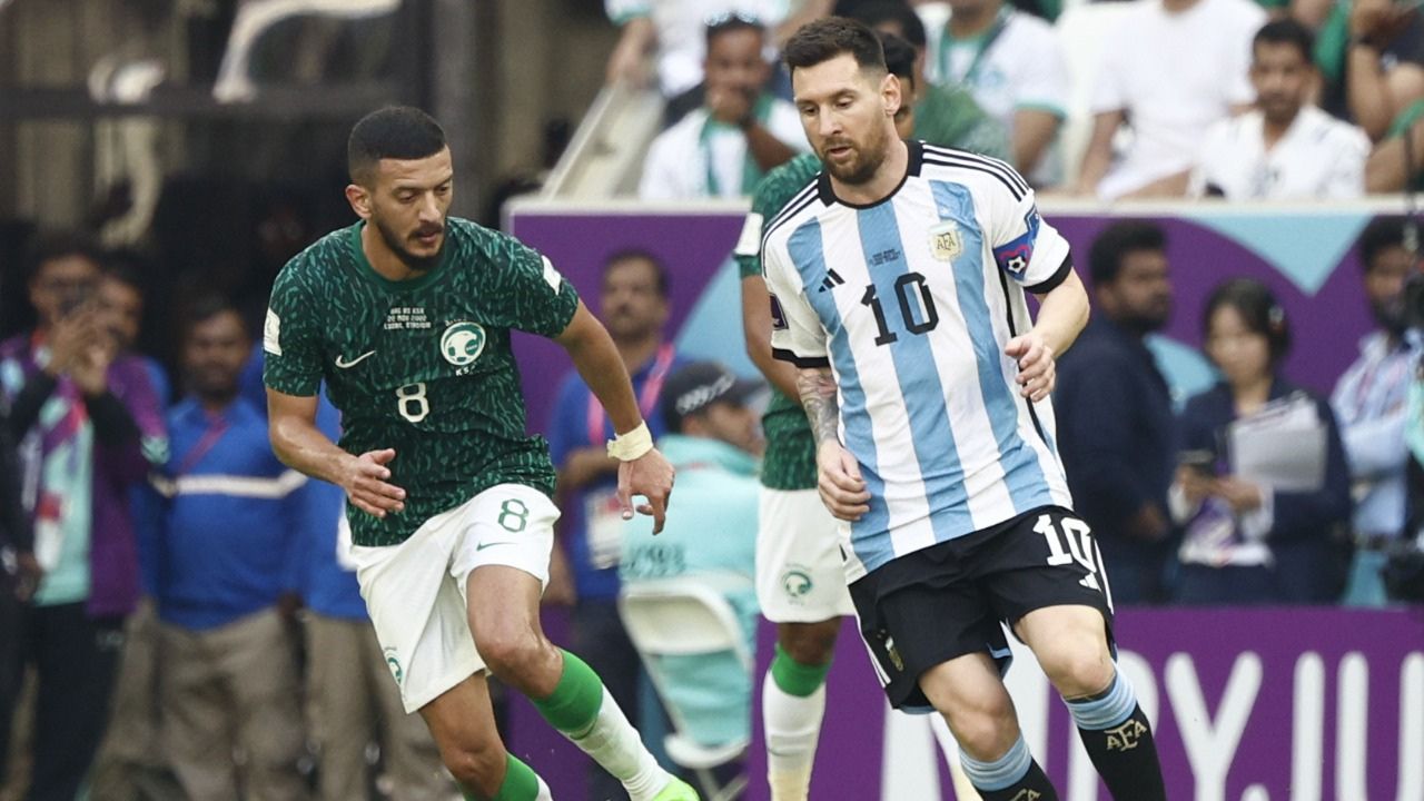 Argentina vence 2-0 a México y sigue vivo en el Mundial de Qatar 2022