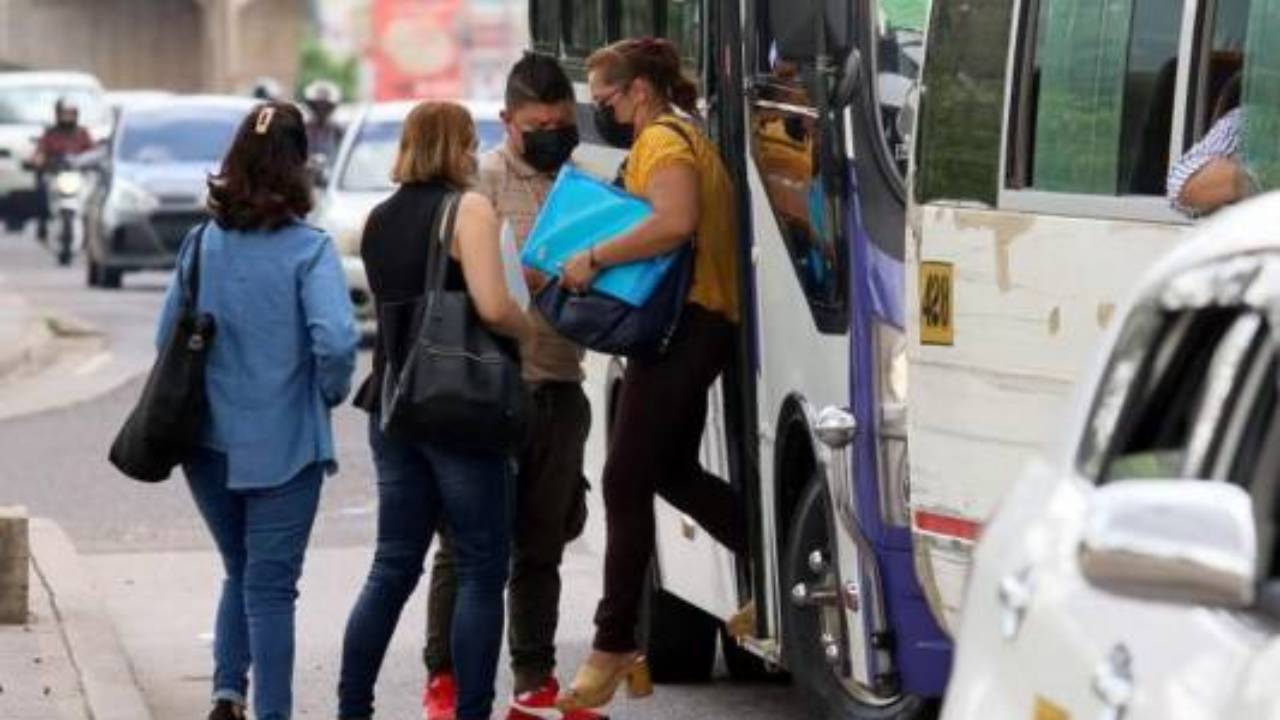 Transportistas van con alza de L 3.00 al pasaje; Gobierno dice que este año pagará L 300 millones