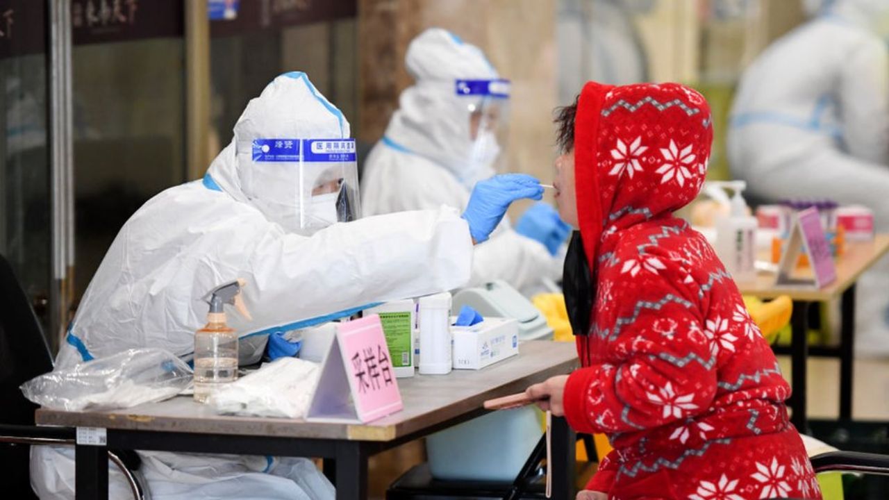 ¡Continúa la alerta sanitaria! China notifica más de 2 mil nuevos casos de covid