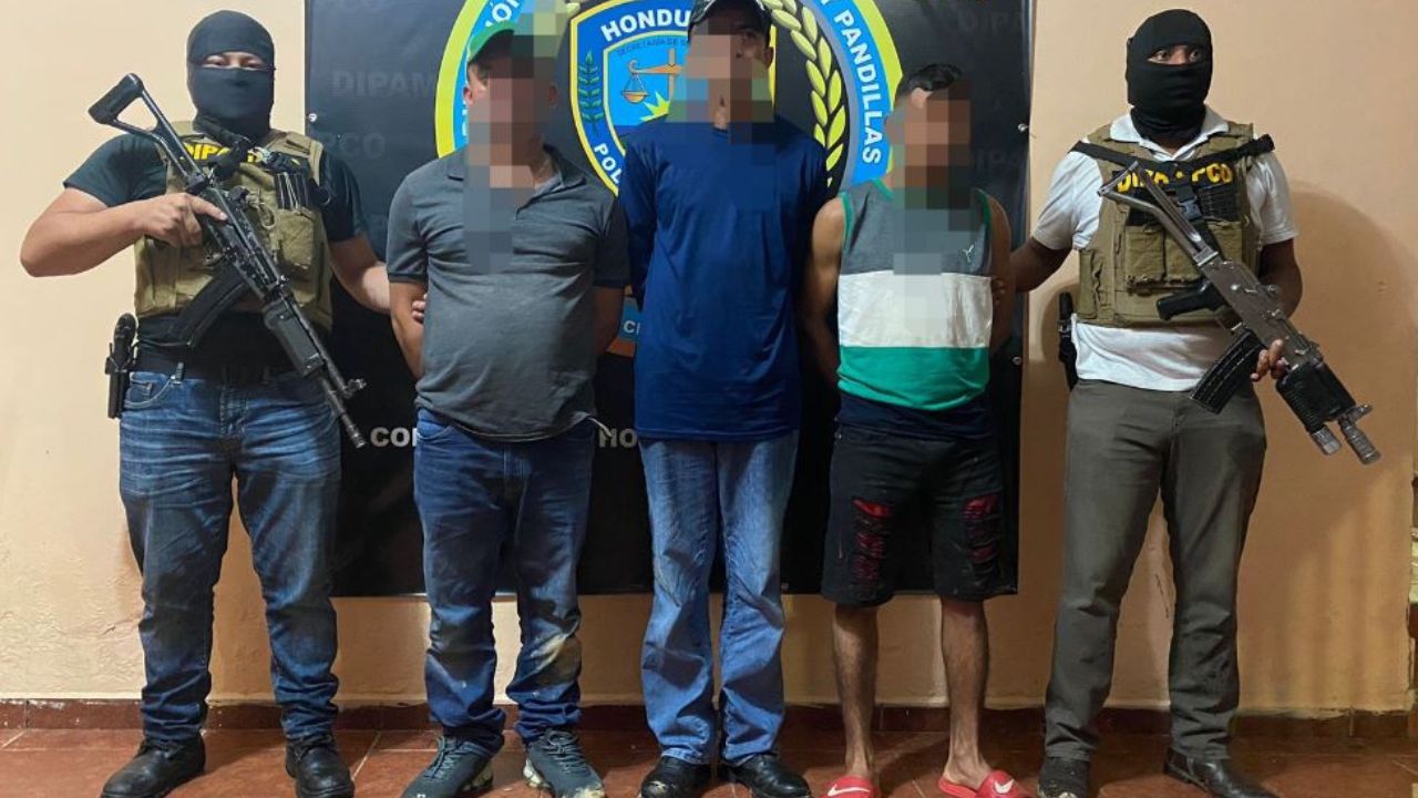 Caen tres supuestos integrantes de la banda 'Los Conrados'; así  extorsionaban a comerciantes