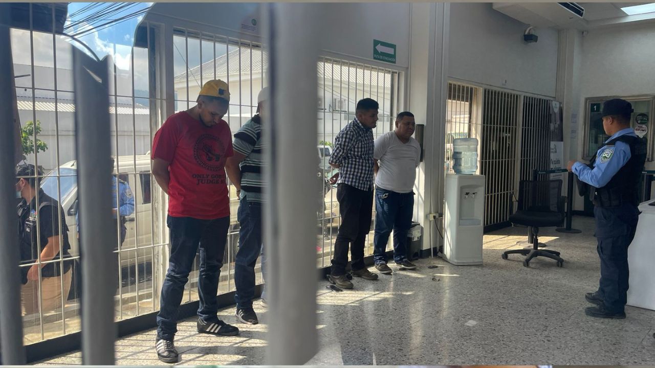 Cuatro hondureños robaron un banco en San Pedro Sula y así fue como los capturaron