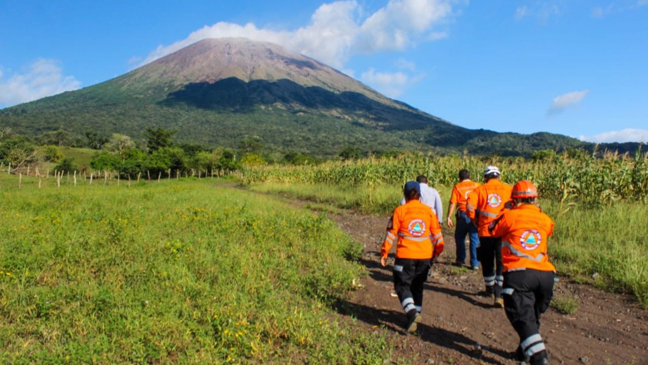 El Salvador en alerta por posible erupción del volcán Chaparrastique