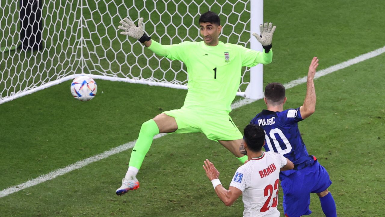 Estados Unidos clasifica a octavos en Mundial de Qatar tras vencer 1-0 a Irán