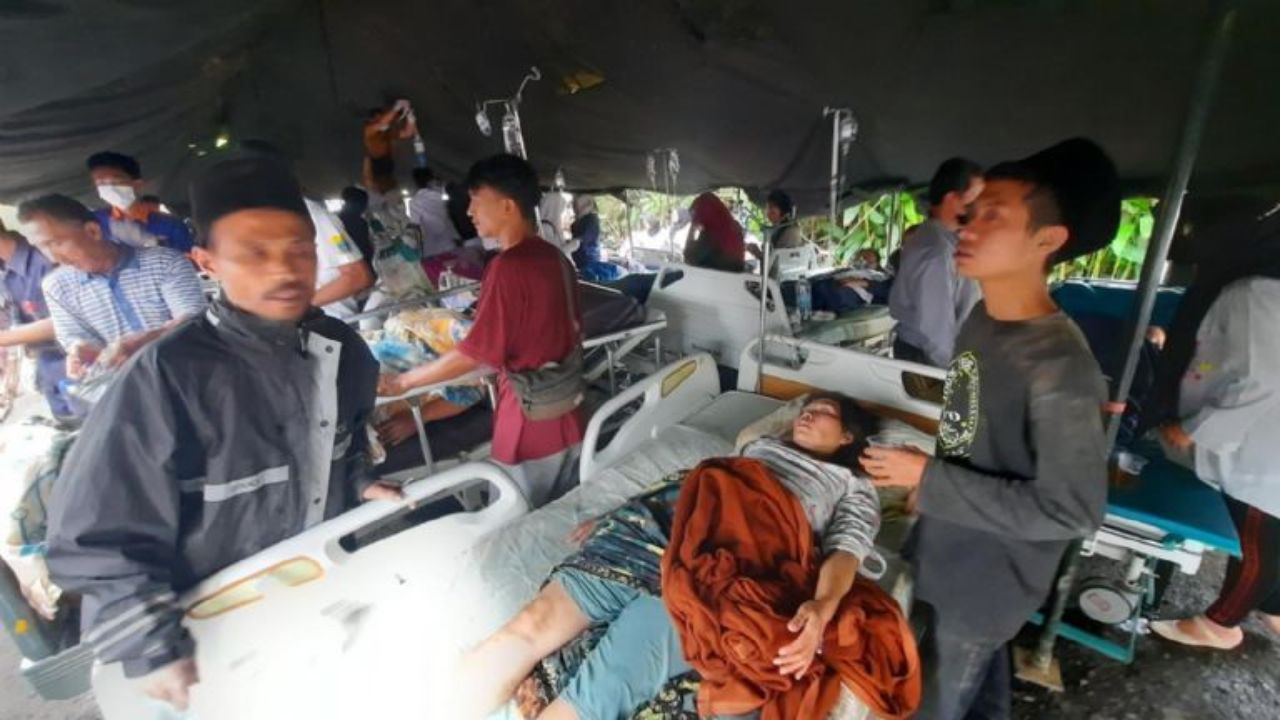 Impactantes imágenes tras potente terremoto en Indonesia que dejó más de 160 muertos