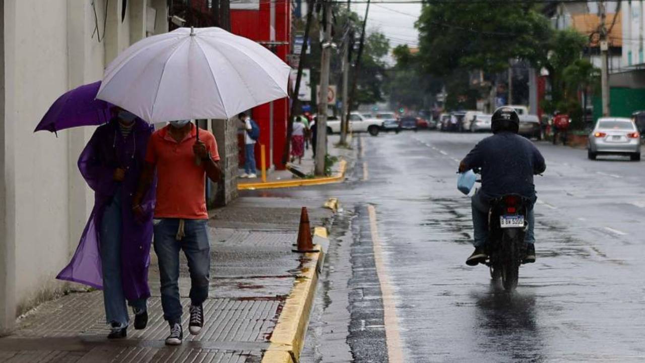 ¡Saque su paraguas! Prevén lluvias en casi todo Honduras la tarde y noche de este viernes