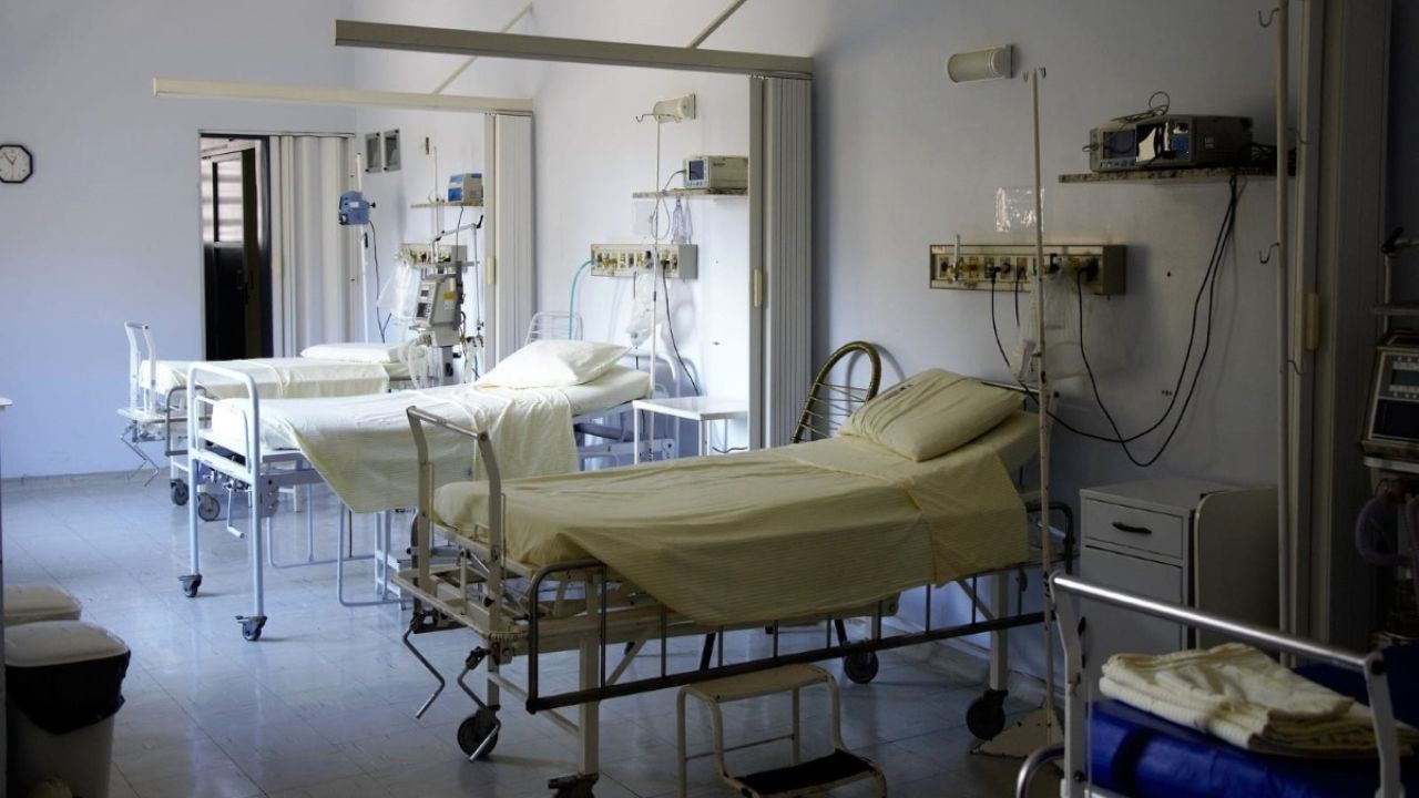 Enfermero sorprende a paciente abusando de una mujer mientras ella dormía dentro de un hospital