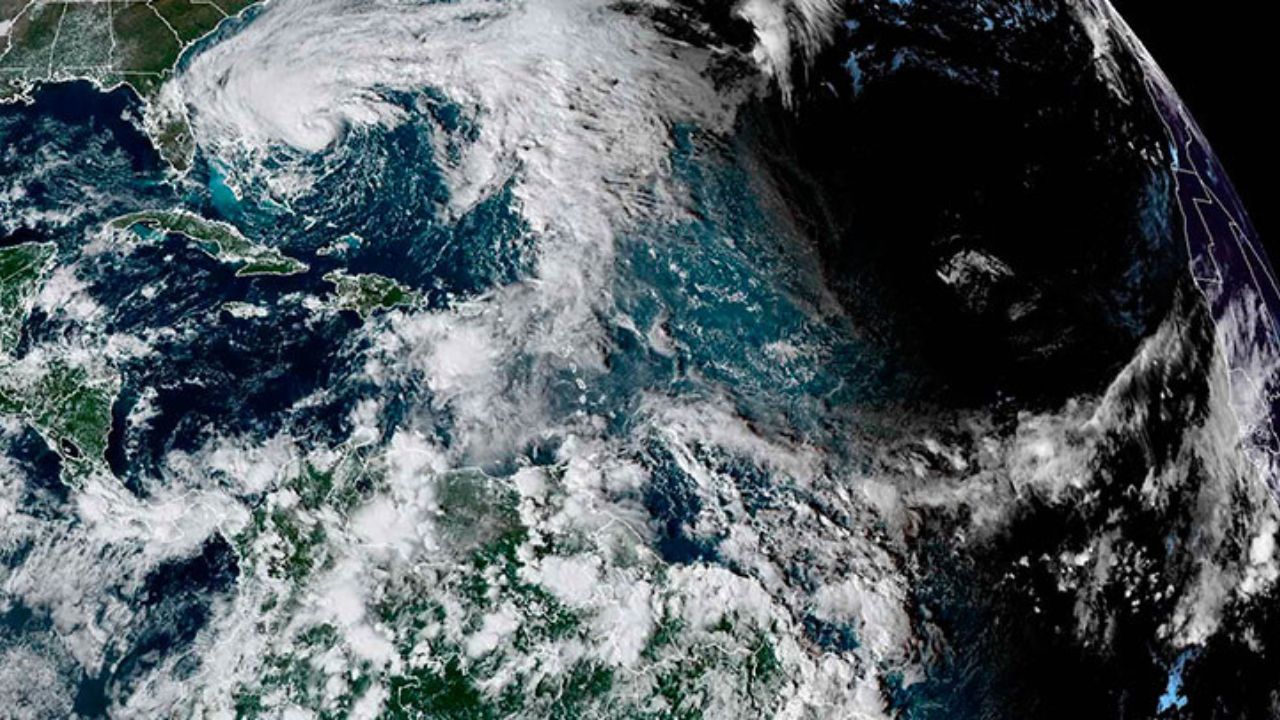 Los vientos de Nicole se fortalecen y es ya una 'gran tormenta tropical'