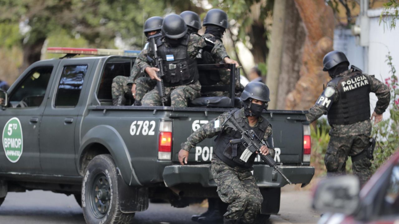 Honduras refuerza sus fronteras con policías militares para combatir pandilleros