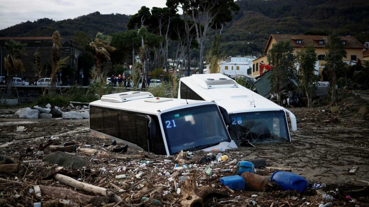 Lamentable: Un recién nacido entre los siete muertos en el deslave en isla de Ischia