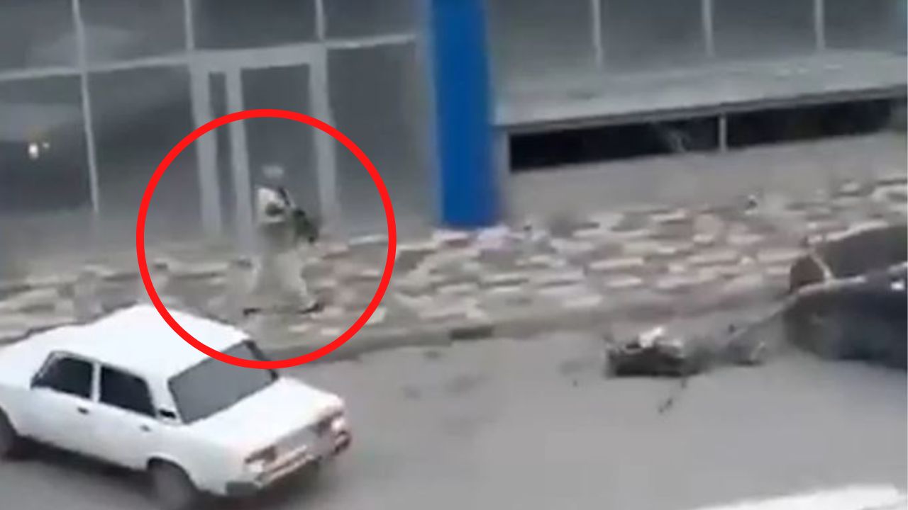 Imágenes: Hombre con fusil en mano dispara fríamente contra personas en mall de Rusia