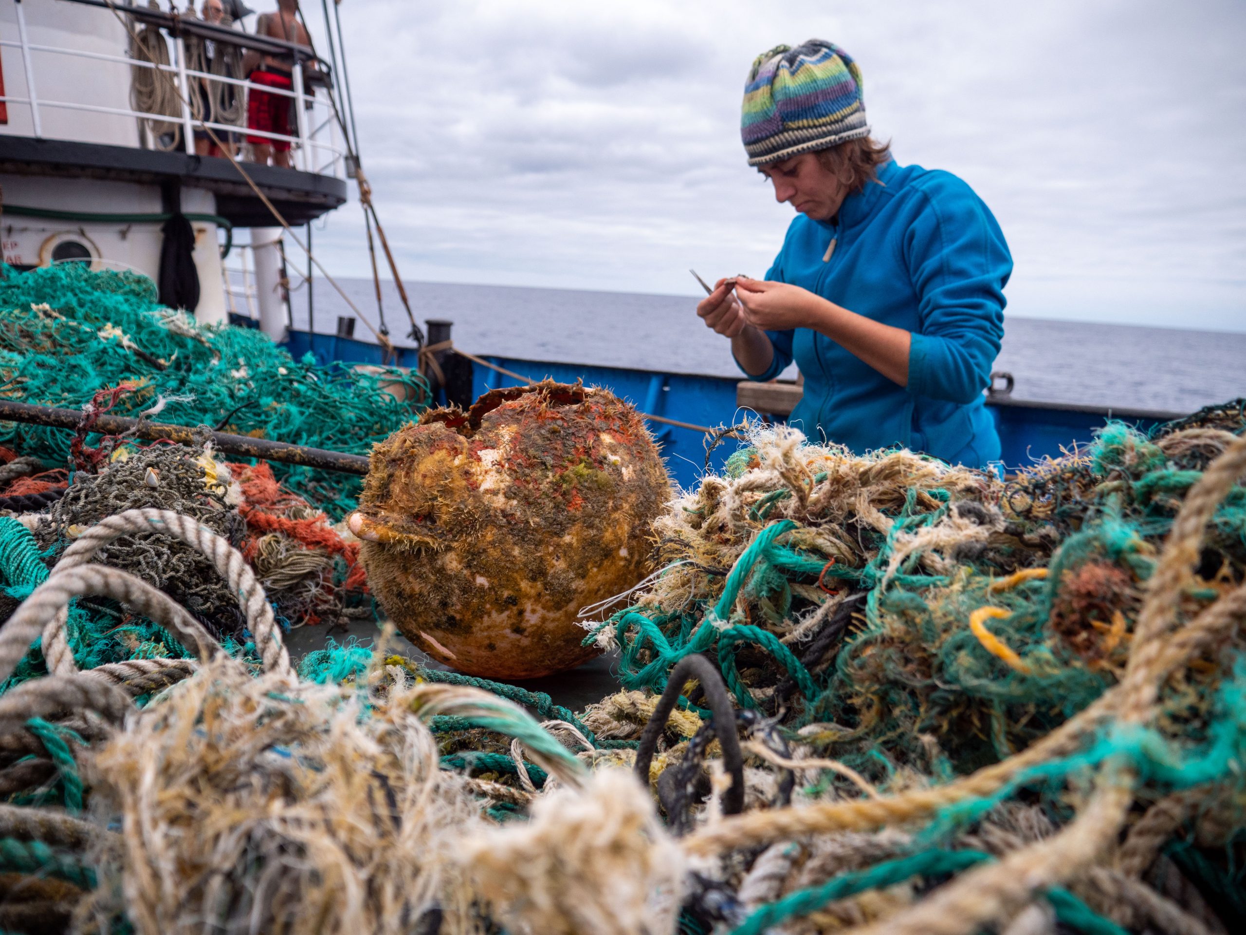 Islas de plástico llenas de vida están matando la tierra
