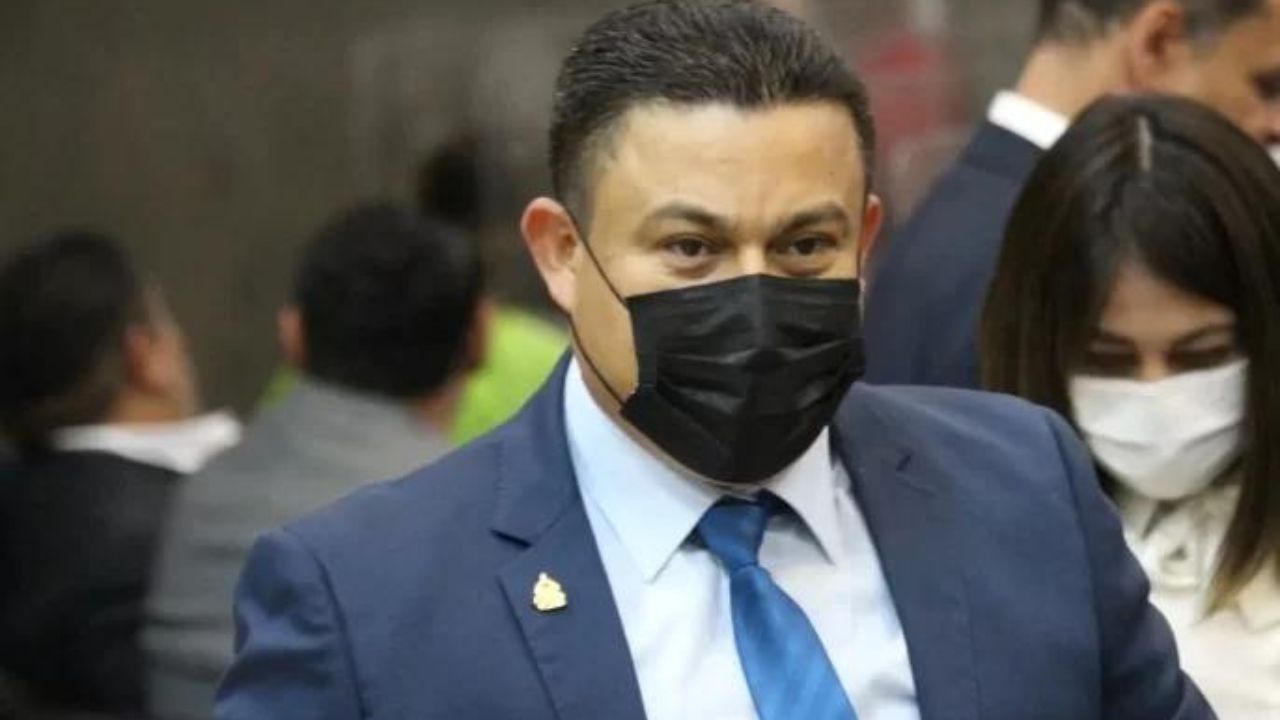 Imagen de 'Es mentira que le darán aumento a maestros y médicos en 2023', dice diputado nacionalista Nelson Márquez