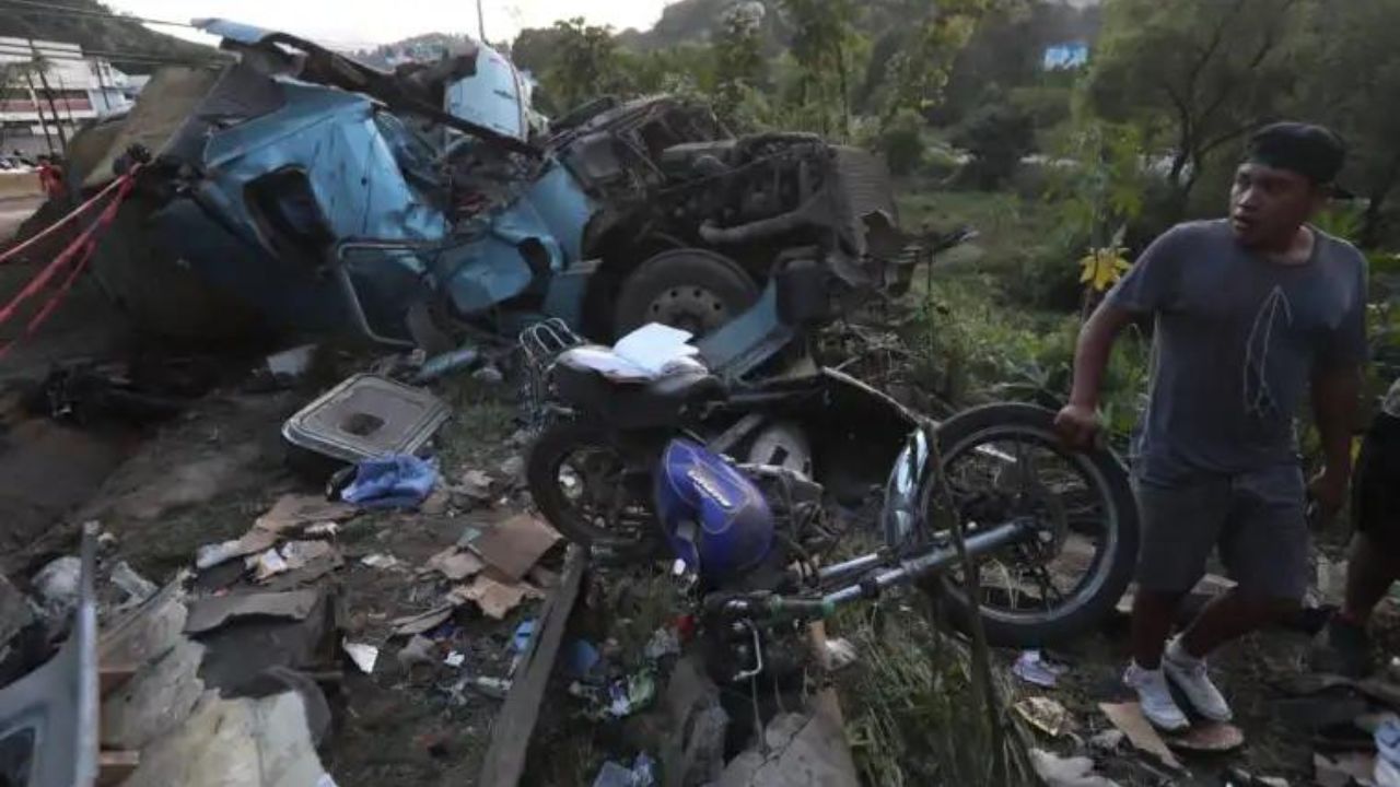 'Sentí el golpe atrás': Testigo cuenta cómo tráiler arrolló a 15 autos, una cisterna y 7 motos