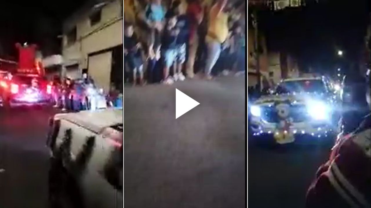 ¡En caravana de camionetas! Captan a miembros del CJNG regalando juguetes a niños en Navidad