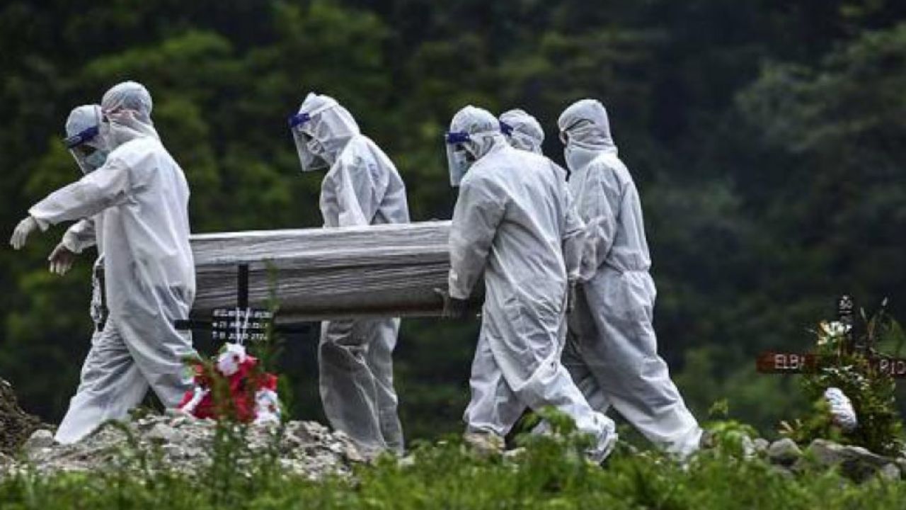 Muertes por dolencias preexistentes no son por covid, según epidemiólogo chino