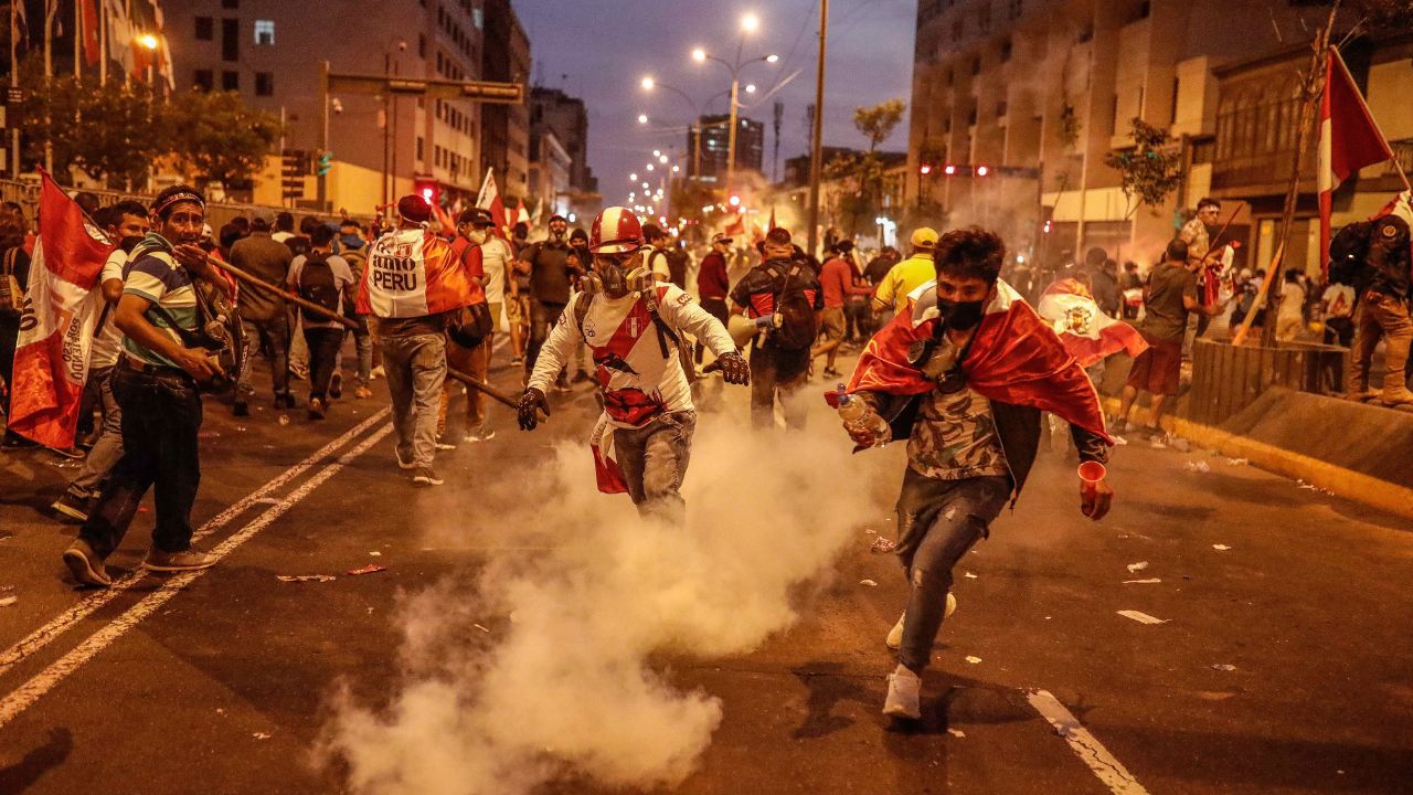 Muere segunda persona en  protestas en Perú por adelanto de elecciones