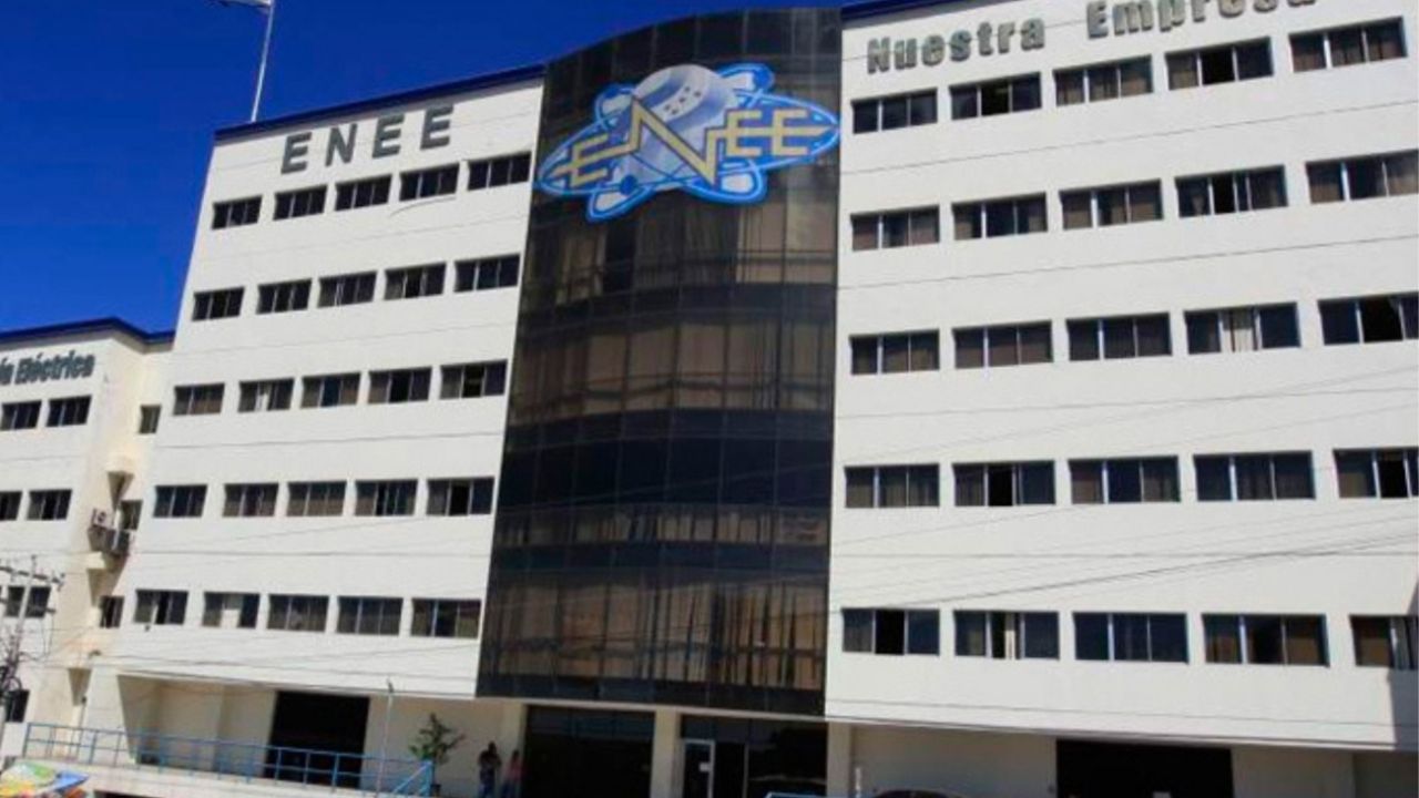 ENEE: ¿venta o recuperación? Expertos prevén situación de la estatal para el próximo año