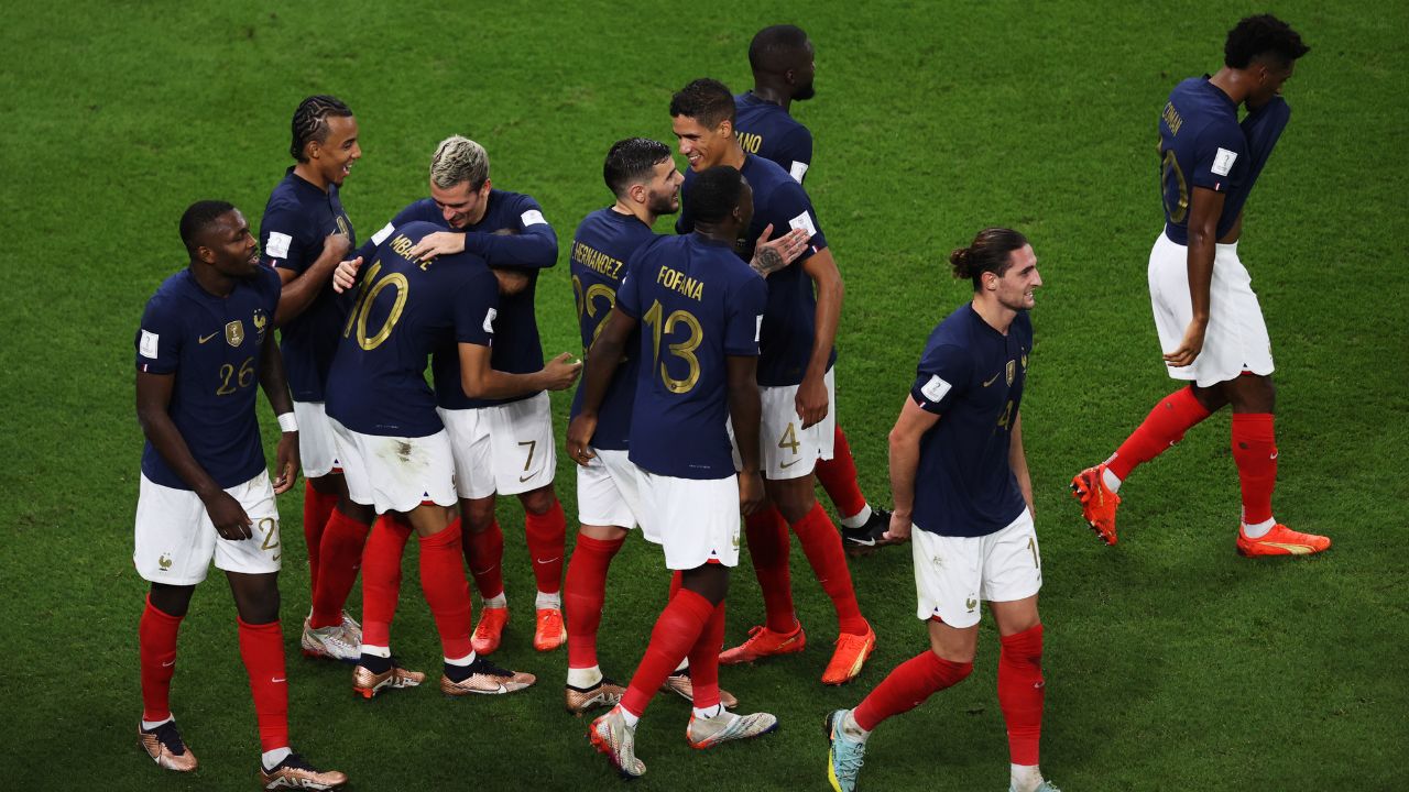 Mbappé y Giroud meten a Francia en cuartos de final tras vencer a Polonia por 3-1