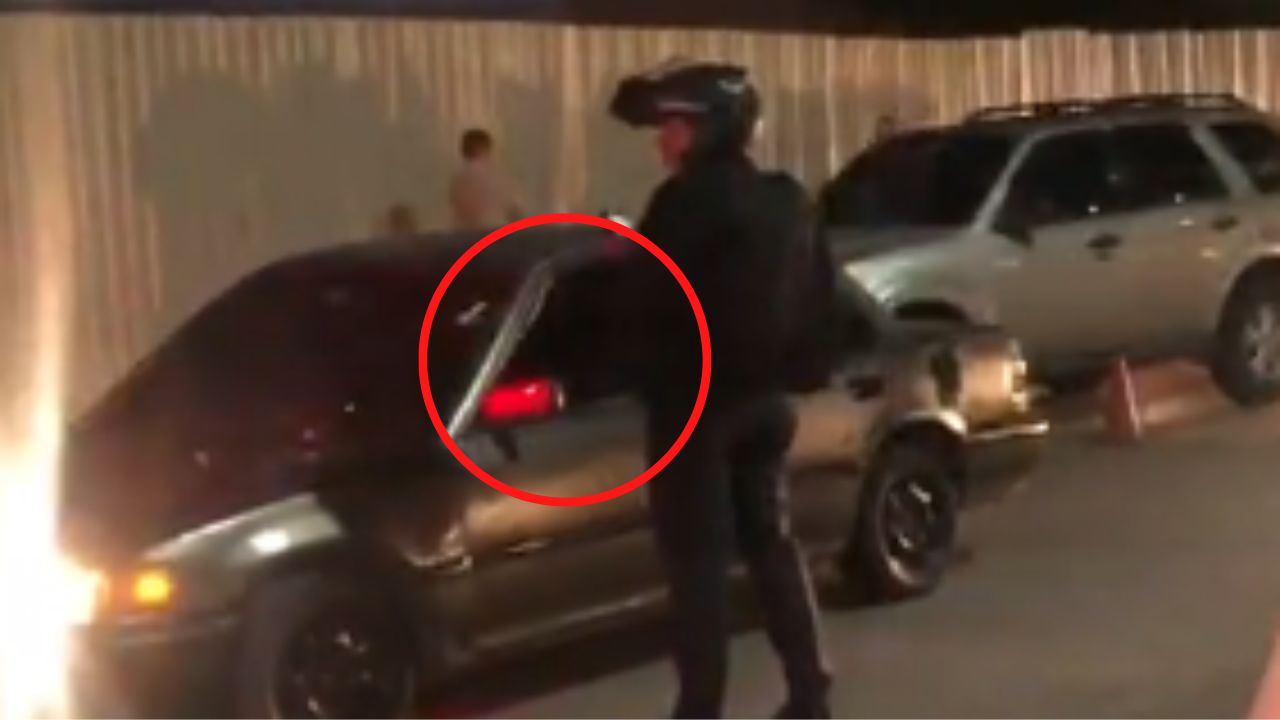 Desconocidos matan a un hombre en mientras se conducía en su vehículo