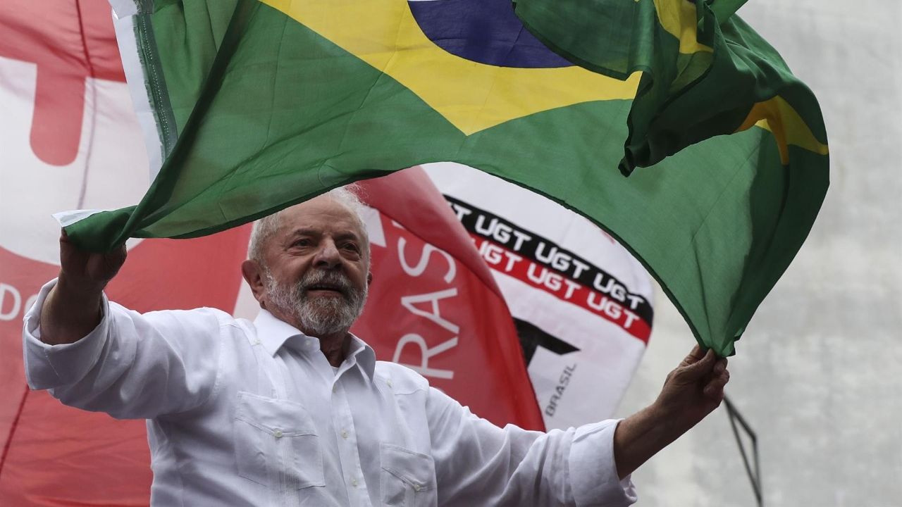 Lula completa su gabinete y cumple promesa a los indígenas