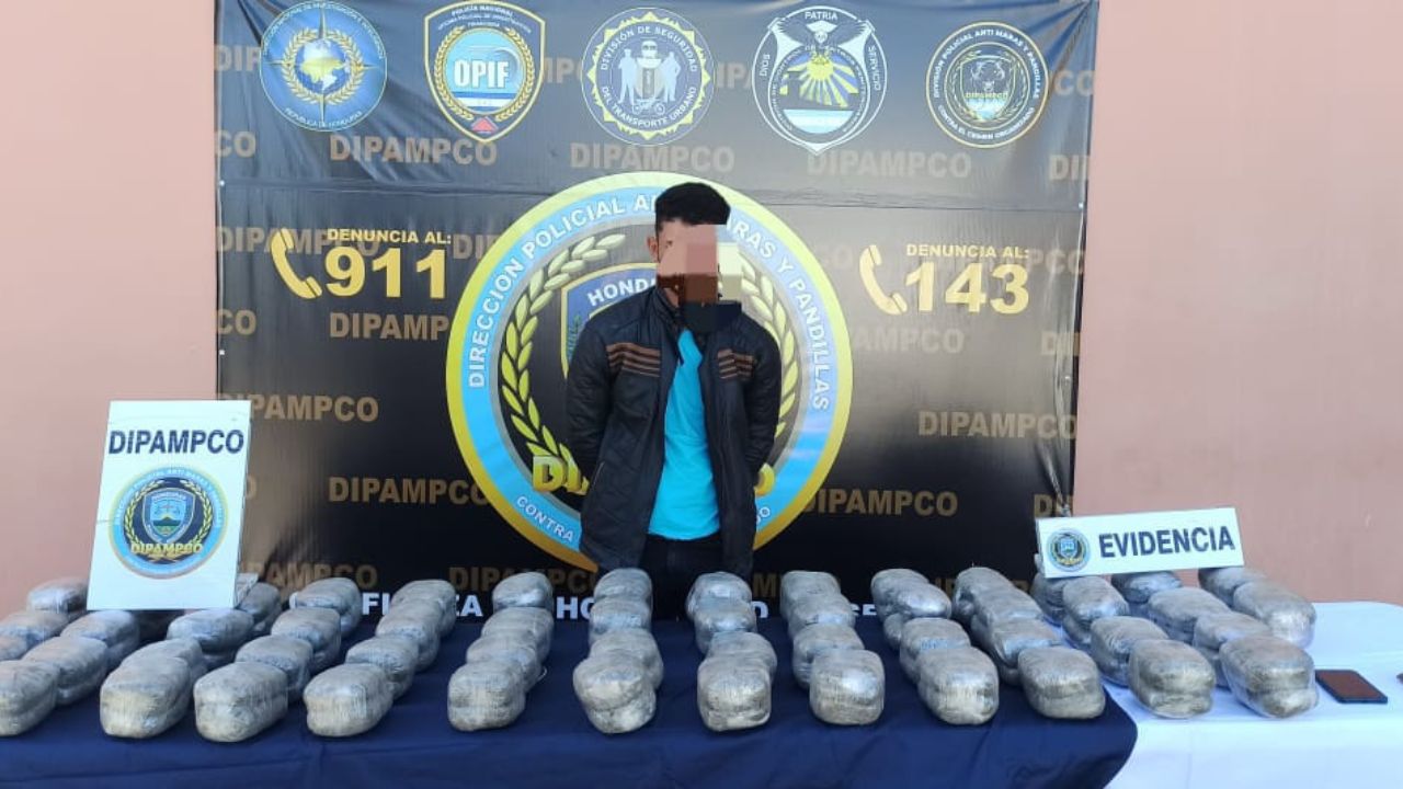 Con cargamento de supuesta marihuana fue capturado ‘El Negro’ en la salida a Olancho