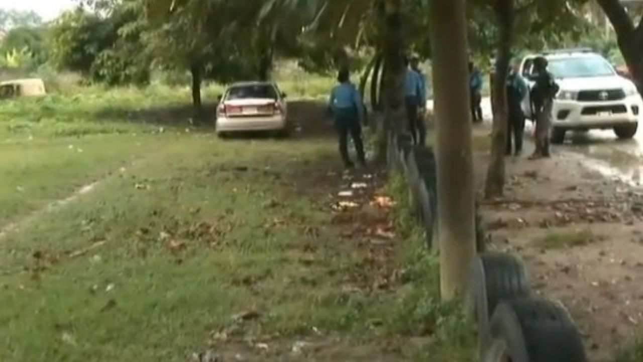 Hallan sin vida a padre, hijo y una mujer al interior de vehículo en SPS