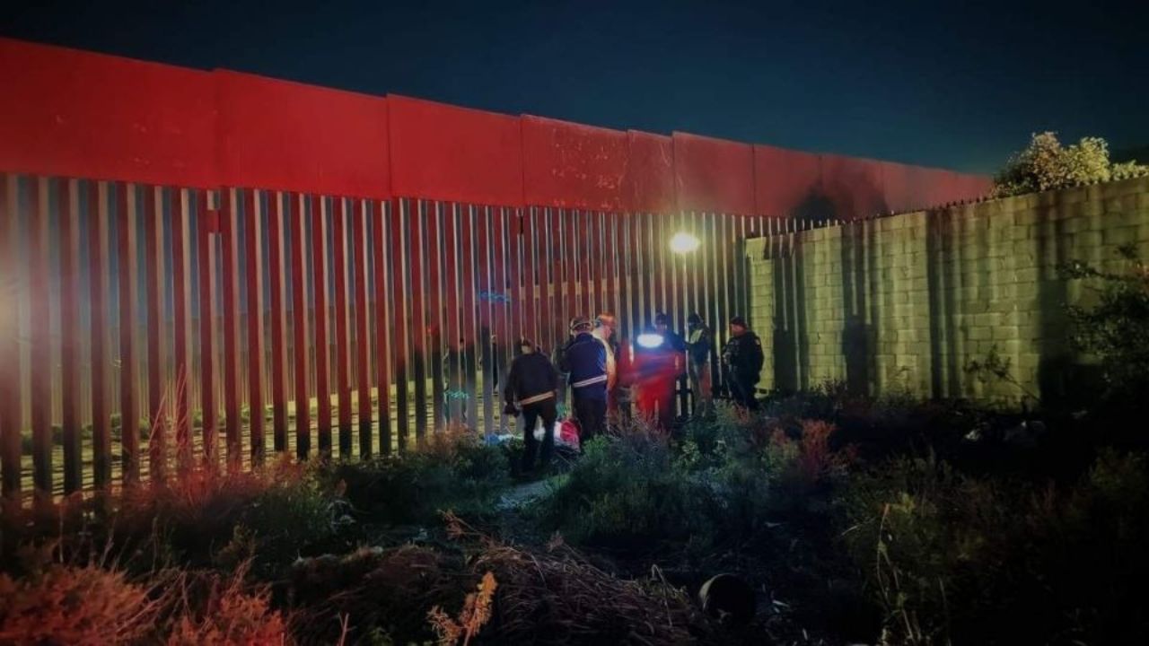 Migrante muere en México: cayó junto a su hijo de tres años intentando saltar el muro fronterizo