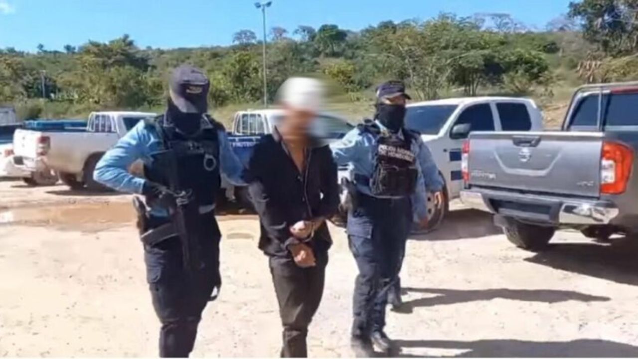 Detención judicial a acusado de matar  a machetazos a su padre en Comayagua, Honduras