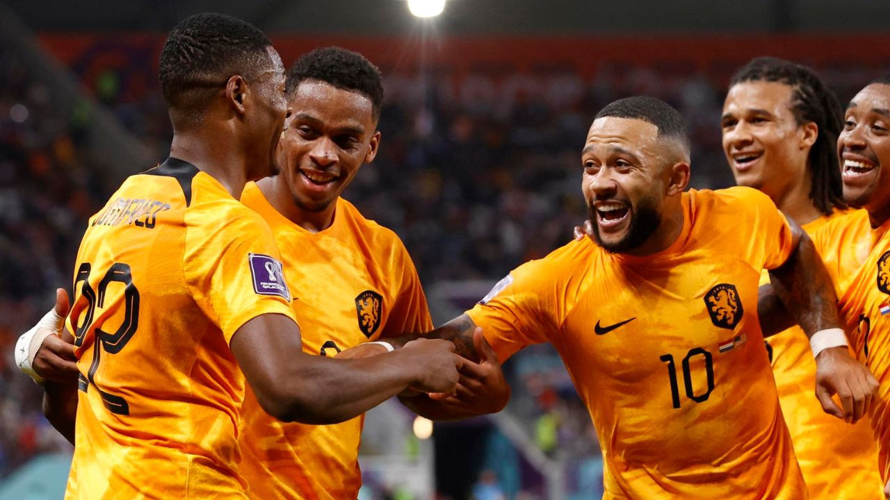 Dumfries mete a la 'Naranja Mecánica' a cuartos y deja fuera a Estados Unidos de Qatar 2022