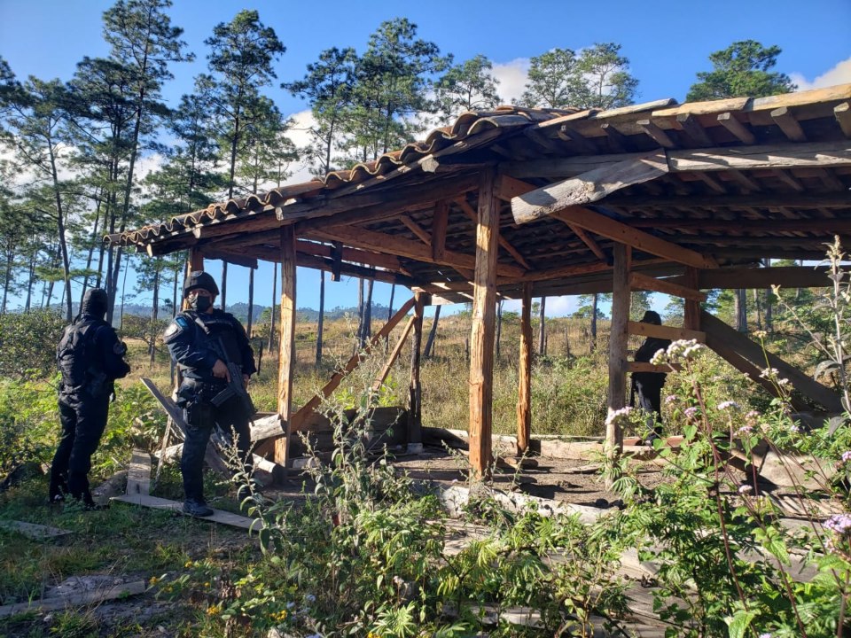 Pandilleros de Ciudad España, salieron de escondites en las montañas, minutos antes que llegara la Policía