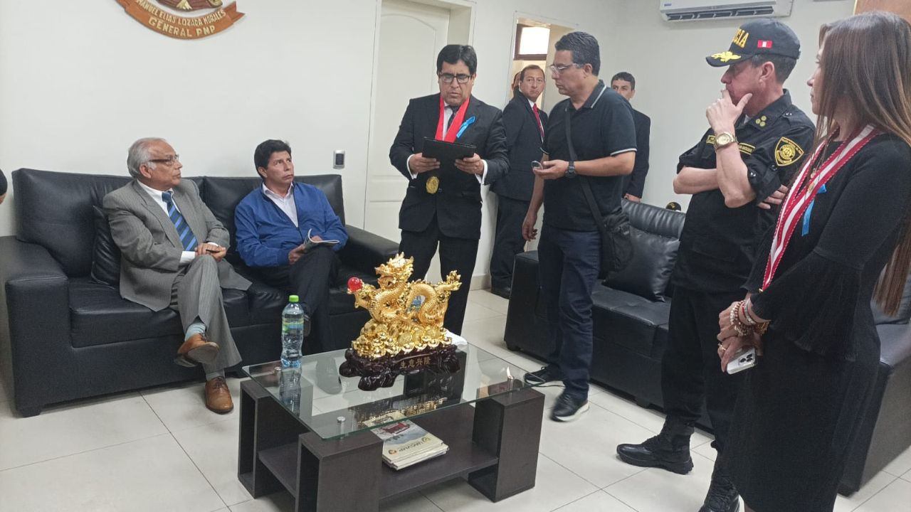 Fiscalía de Perú confirma detención de Pedro Castillo por quebrantar orden constitucional