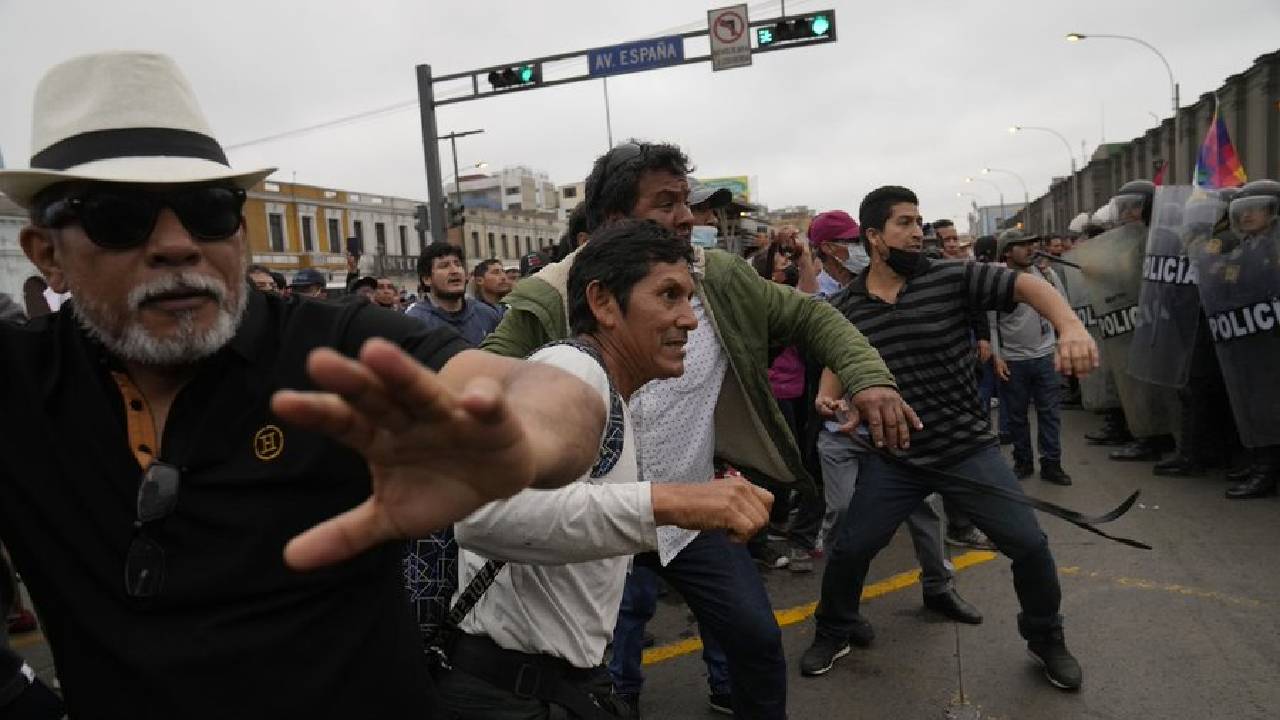 Perú declara estado de emergencia por 30 días en todo el país
